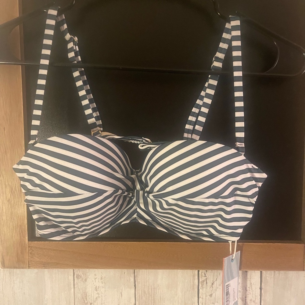 NWT Coastal Blue Swimwear Underwire Bikini Top SZ M